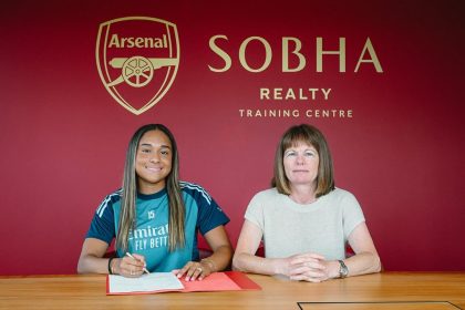 The latest addition to the Arsenal family ❤️Olivia Smith is a Gunner ✍️