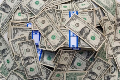 money 7881948 1280
