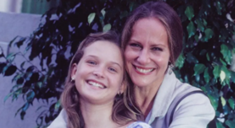 A Viagem: Resumo dos capítulos de 11 a 15 de agosto Bia com Estela, sua mãe, em A Viagem