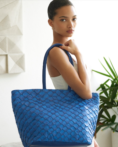 bolsa com pele de peixe