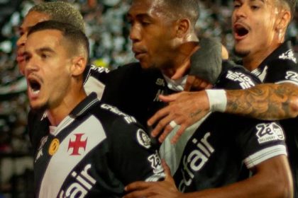 Intervalo de jogo em Sao Januario. ⚽️ Philippe Coutinho de falta marcou o gol do Vasco na etap e1757952686580