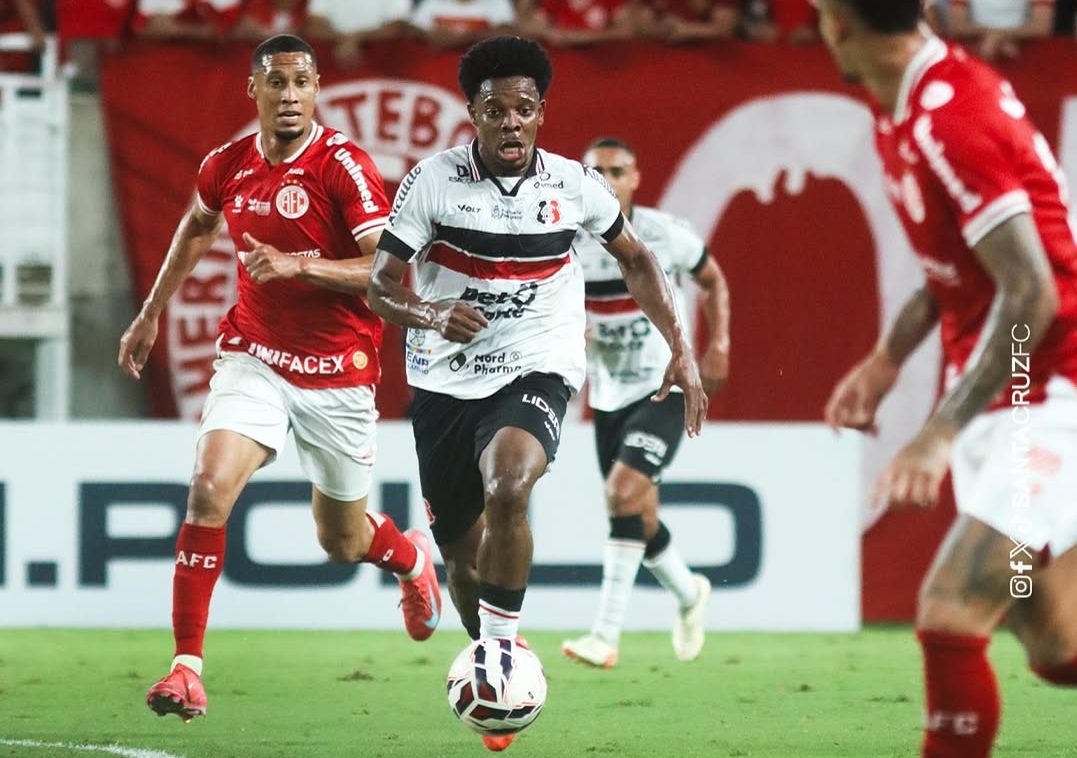 SerieD Intervalo de jogo na Arena das Dunas. O placar segue 0x0. Restam 45 minutos para alcan e1757344369456