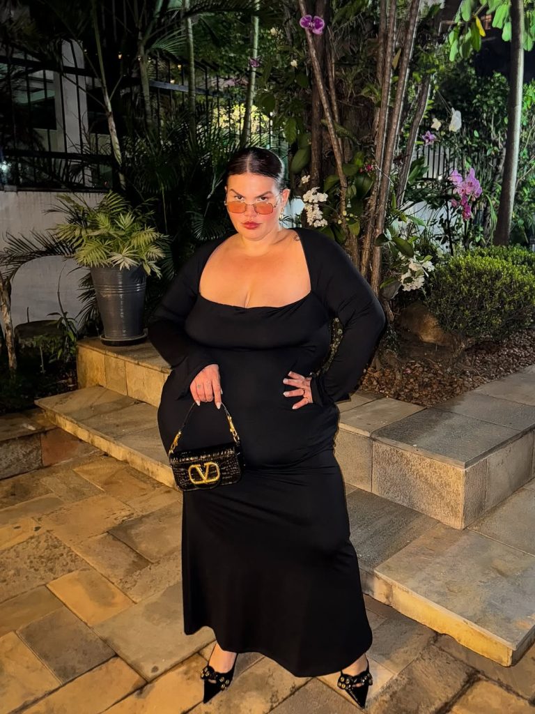 Thais Carla exibe corpo após emagrecer mais de 75 kg Reprodução/Instagram/@thaiscarla