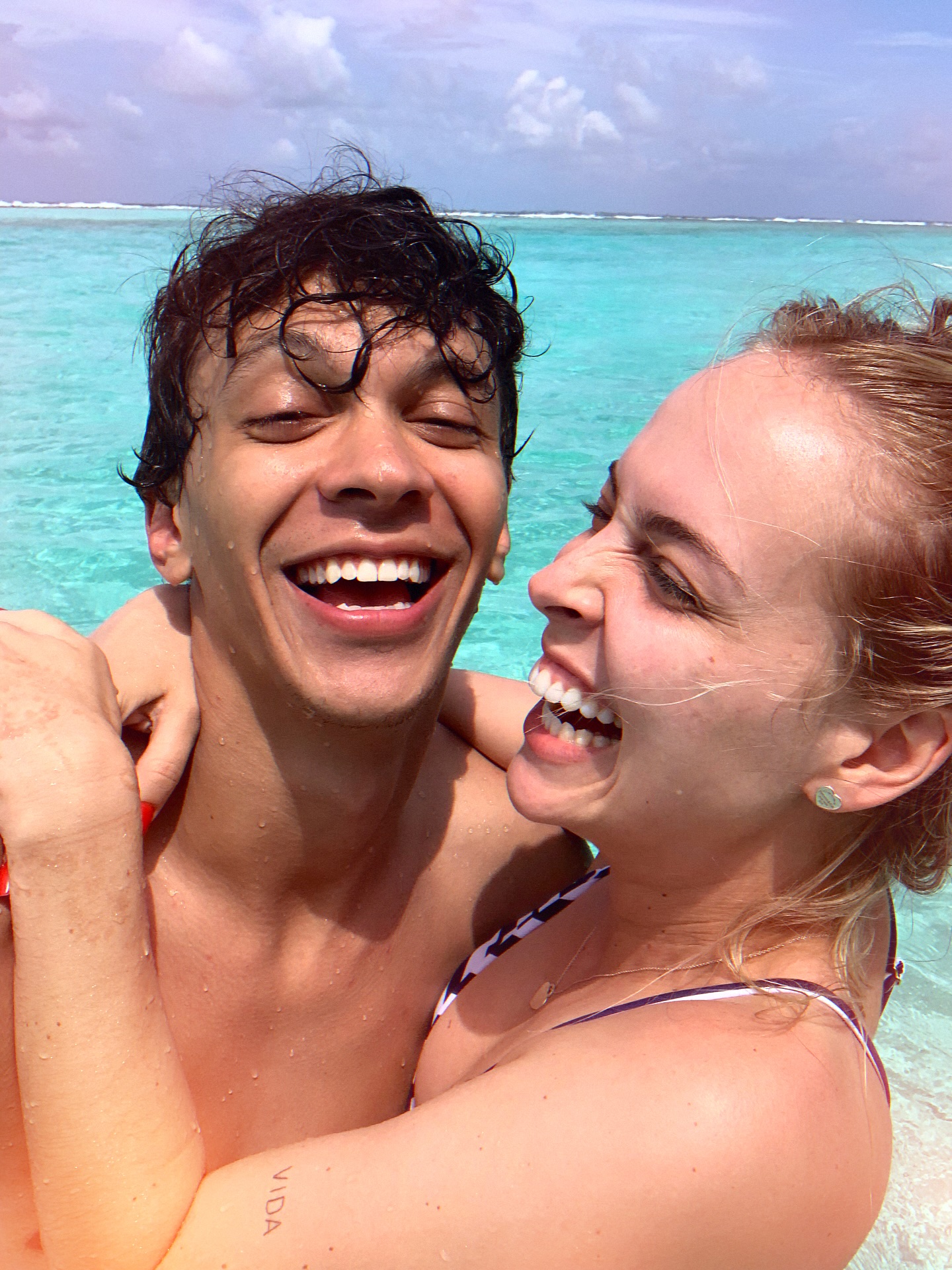 Tatá Estaniecki se pronuncia após fim do casamento com Julio Cocielo: "Jamais deixem de acreditar no amor" Reprodução/Instagram/@cocielo