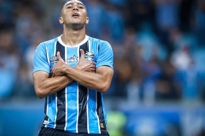 Grêmio x São Paulo: Em noite inspirada de Carlos Vinícius, o Tricolor Gaúcho vence por 2x0 SaveClip.App 565623573 18532653043056347 3480901181806010320 n
