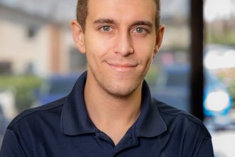 Daniel Naroditsky, prodígio do xadrez americano, morre aos 29 anos Reprodução/Instagram/@charlottechesscenter