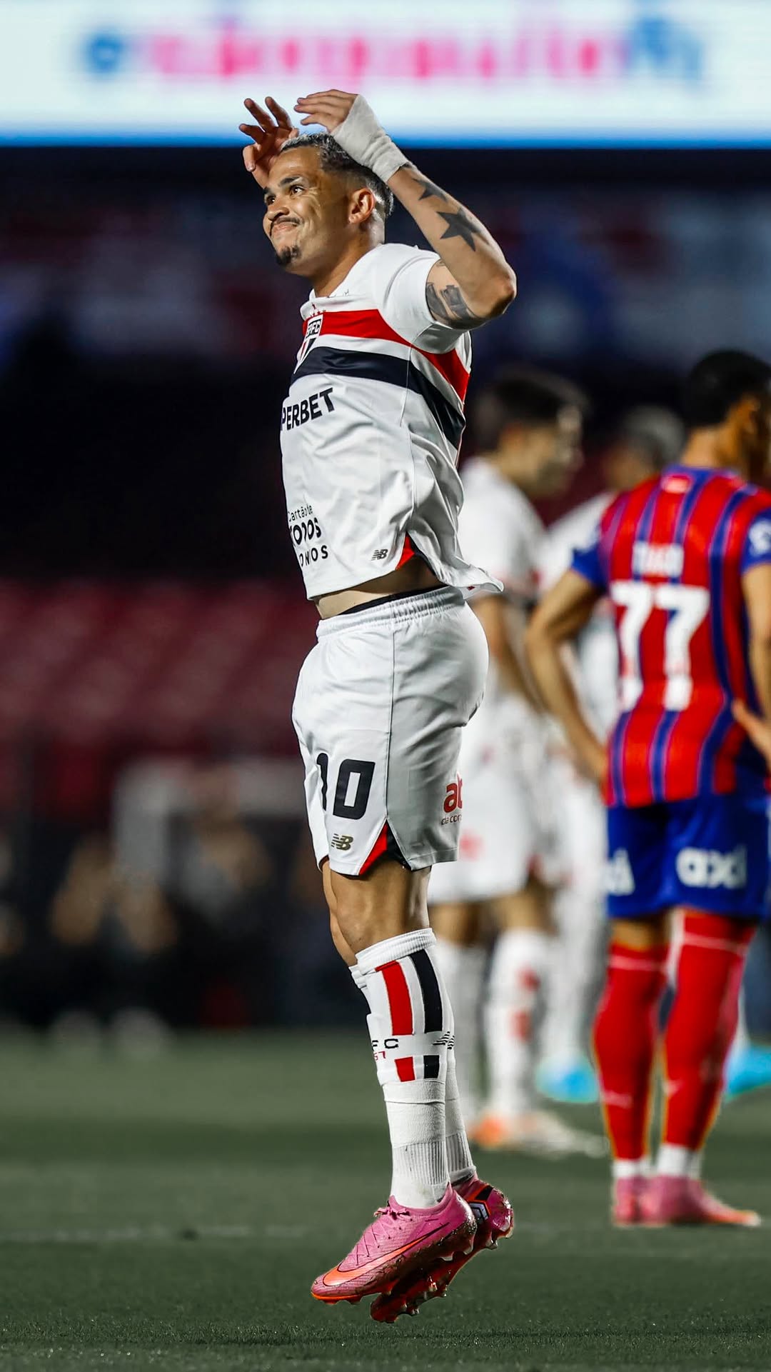 Luciano atinge a marca de 100 gols pelo São Paulo em triunfo contra o Bahia no Morumbis SaveClip.App 569311421 18543517186058173 7917794018170459805 n