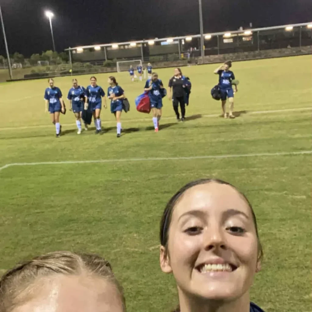 Jogadora de 21 anos morre após ser atingida por raio durante treino na Austrália Reprodução/Instagram/@noosalionsfc