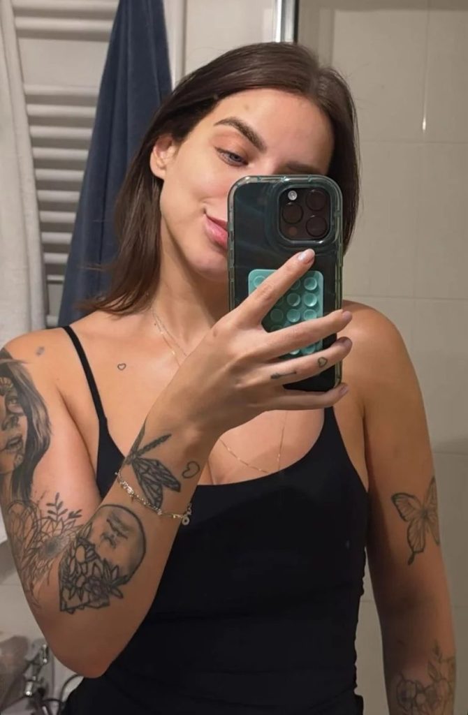 Bruna Unzueta confirma namoro com a jogadora de vôlei Gabriela Guimarães boo selfie