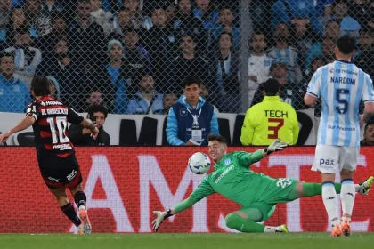 Flamengo chega à final da Libertadores após jogo tenso na Argentina defesa goleiro racing flamengo e1761788313913