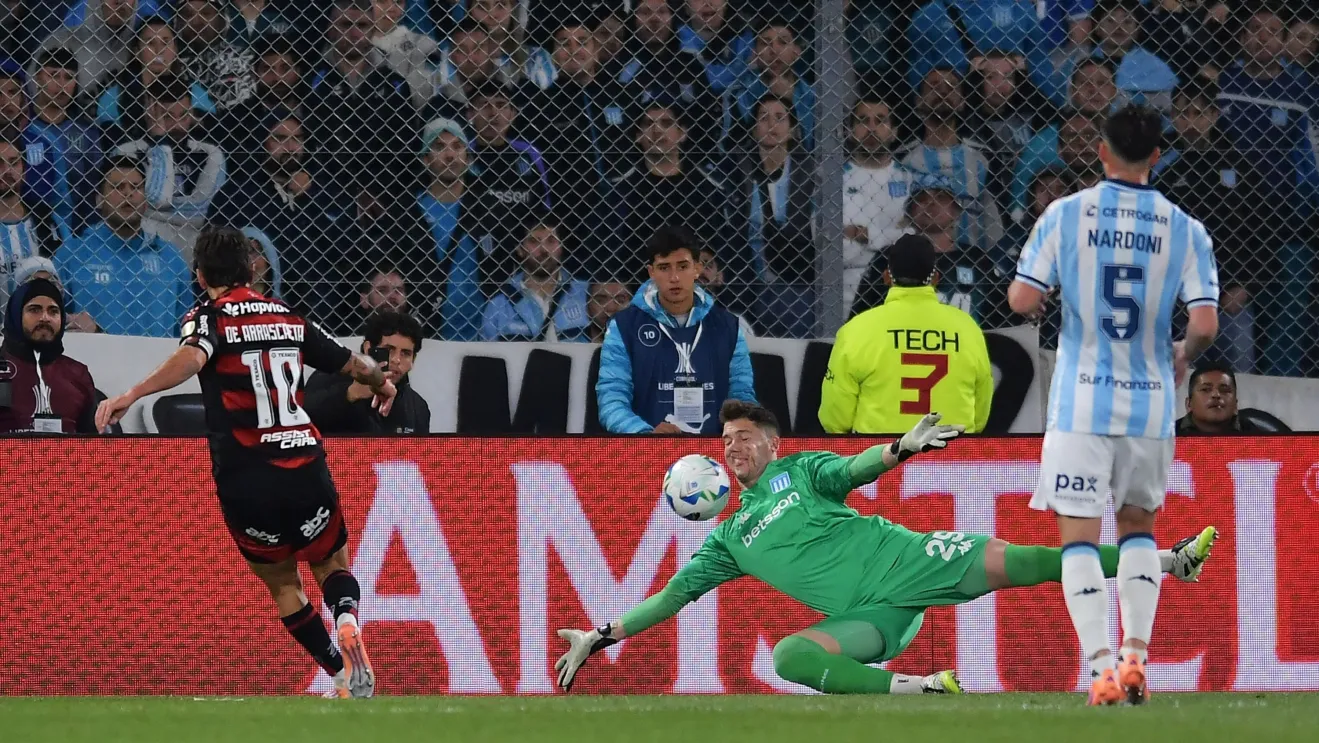 Flamengo chega à final da Libertadores após jogo tenso na Argentina defesa goleiro racing flamengo e1761788313913