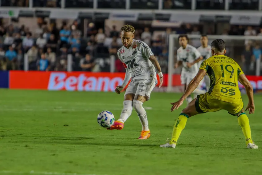 Neymar treina sem limitações e deve reforçar o Santos contra o Sport 20251127 201426 2336166 3103 1920x1286 1