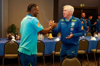 Ancelotti comenta relação de Vini Jr. com Xabi Alonso e diz que caso está resolvido AA1PMniu