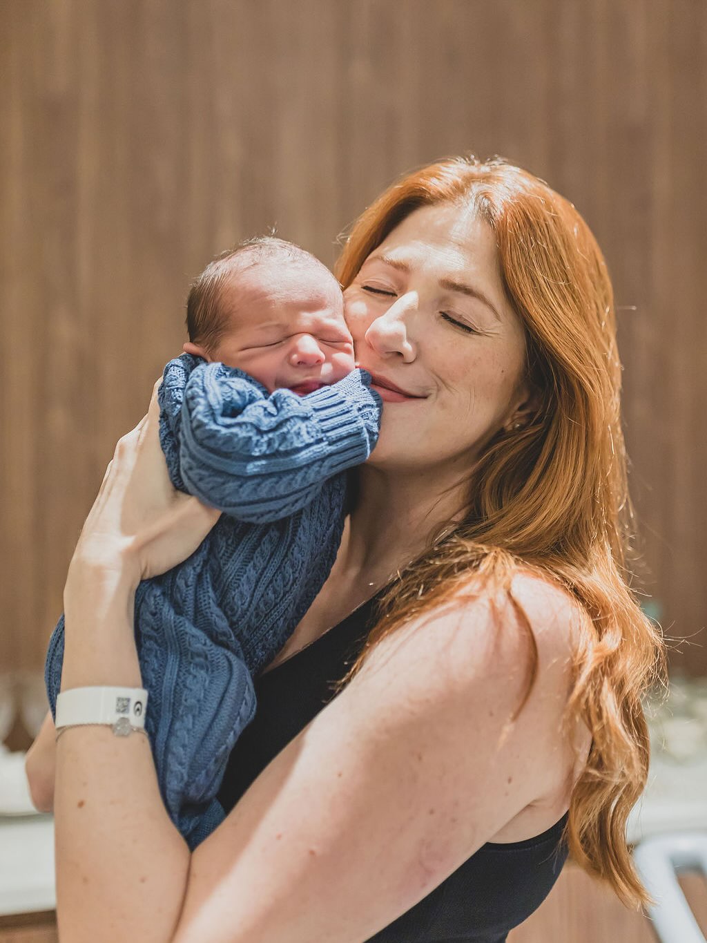 Dani Calabresa celebra 44 anos e mostra o rostinho do filho Bernardo pela primeira vez Reprodução/Instagram/@danicalabresa