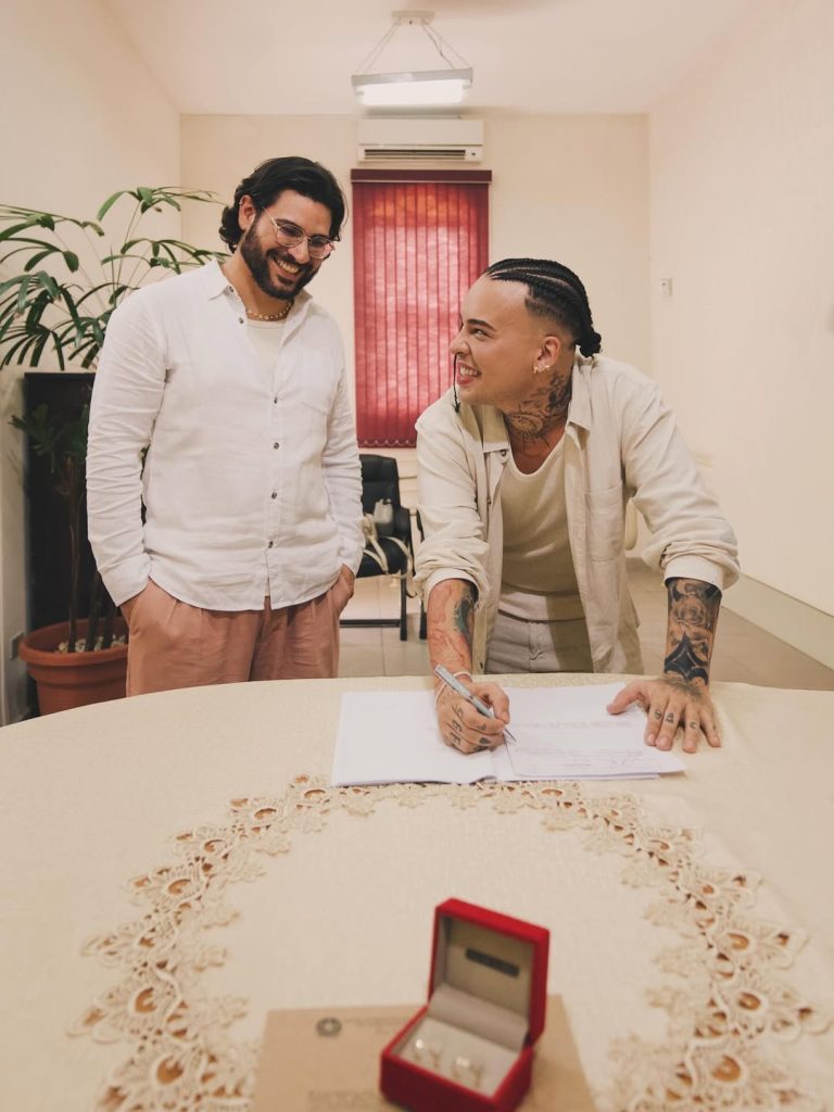 Daniel Garcia, intérprete de Gloria Groove, se casa com Pedro Lopes SaveClip.App 574798084 18536781310057931 4705688015443384861 n