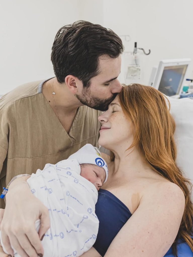 Dani Calabresa celebra 44 anos e mostra o rostinho do filho Bernardo pela primeira vez SaveClip.App 575713328 18547283824061670 5148256145322270317 n