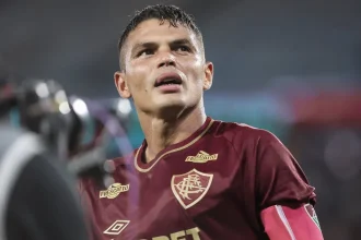 Thiago Silva volta ao radar do Milan, mas saída do Fluminense é improvável Thiago Silva Fluminense 2 aspect ratio 512 320 1