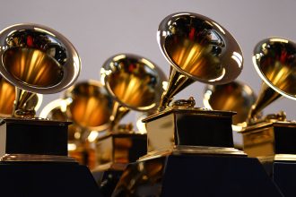 Caetano e Bethânia representam o Brasil entre os indicados ao Grammy 2026, veja lista completa de indicados grammy awards