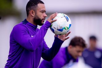 Corinthians pede que Memphis Depay deixe hotel de luxo de R$ 250 mil por mês pbe8ORUZ 1200x900 87