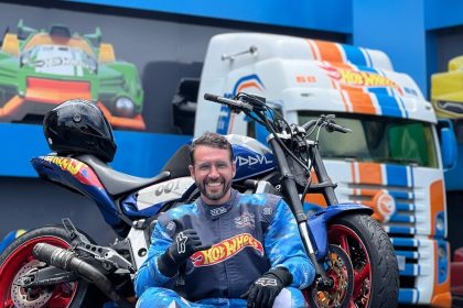 Piloto Lurrique Ferrari morre após acidente durante show no Beto Carrero World Reprodução/Instagram/@lurrique_stuntrider