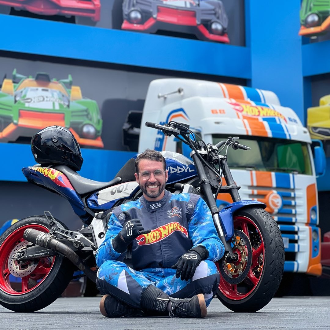 Piloto Lurrique Ferrari morre após acidente durante show no Beto Carrero World Reprodução/Instagram/@lurrique_stuntrider