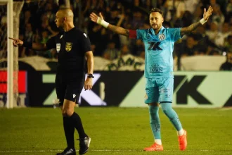 Neymar brilha, desabafa sobre futuro e recoloca o Santos nos trilhos 20251203 231151 2344752 3103