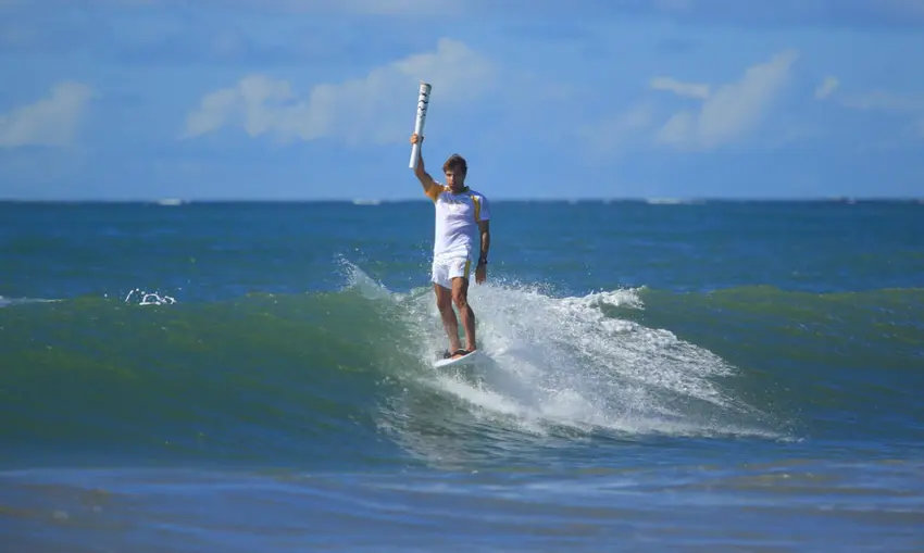 Brasileiro é engolido por onda gigante em Nazaré, mas é resgatado e passa bem 57584c61bf4ec
