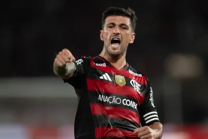 Flamengo mira prêmio milionário no Mundial e encerra temporada no Intercontinental Arrascaeta Flamengo x Vitoria scaled aspect ratio 512 320 1