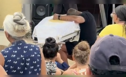 Suspeito de jogar mulher do 10º andar chorou no velório dela Captura de tela 2025 12 11 105712