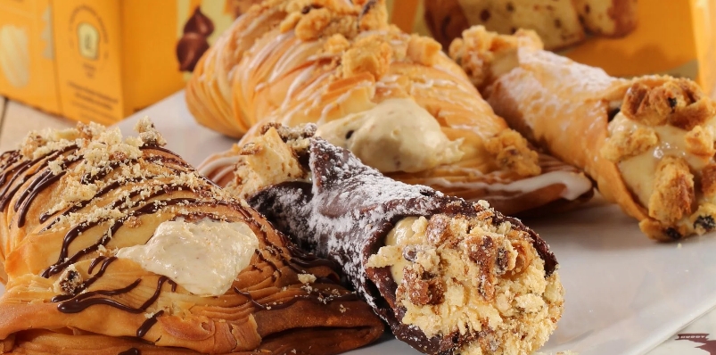 Carlo’s Bakery lança versão natalina dos clássicos Cannoli e Lobster Tail Captura de tela 15 12 2025 135155 revistamenu.com .br