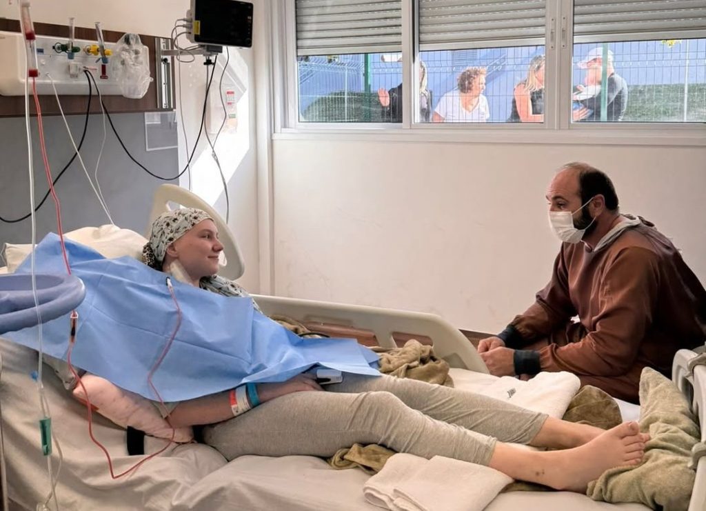 Isabel Veloso passa por traqueostomia após 22 dias na UTI e estado de saúde é atualizado pelo marido Reprodução/Instagram/@isabelvelosoo