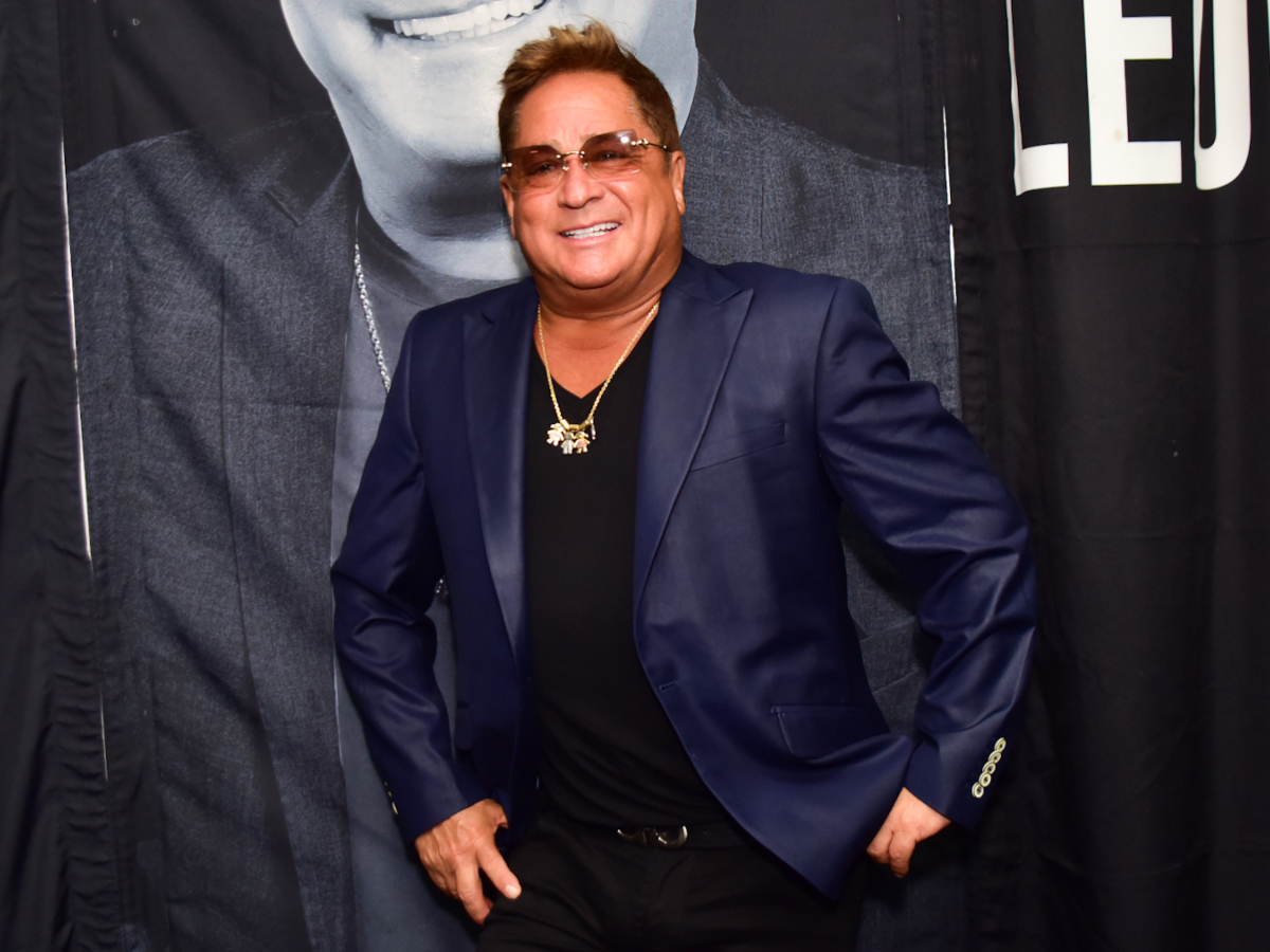 Leonardo segue internado com gastroenterite, mas deve receber alta amanhã Leonardo usa presente de R 30 mil da ex nora Virginia e Ze Felipe durante apresentacao