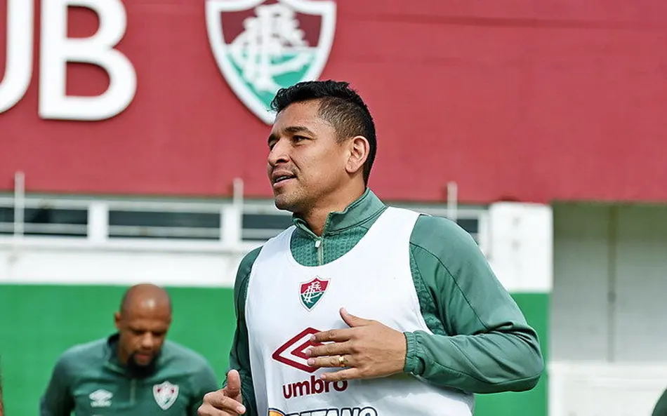 Ex-Fluminense Mario Pineida é assassinado em atentado no Equador Pineida em treino pelo Fluminense aspect ratio 512 320