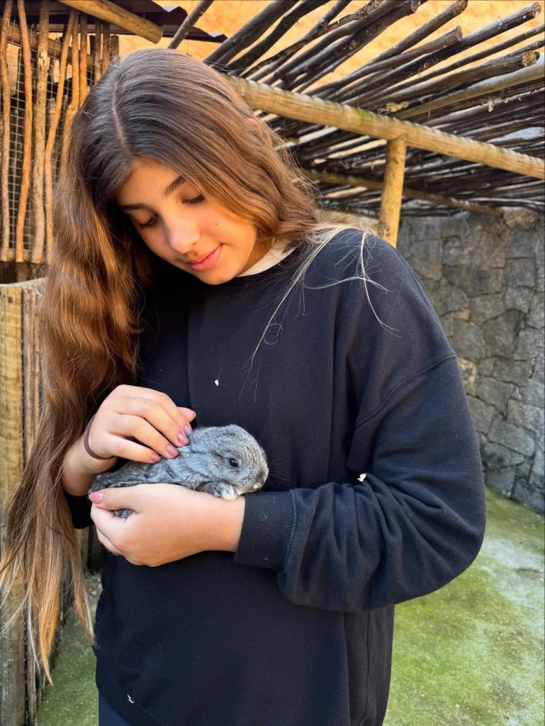 Cauã Reymond relembra infância difícil e celebra relação madura com a filha Sofia SaveClip.App 527318651 18532055197042813 5555866828653836534 n