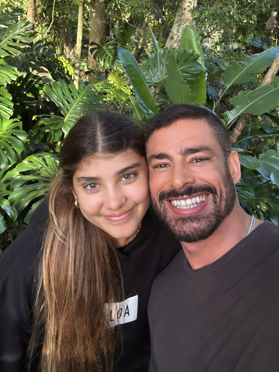 Cauã Reymond relembra infância difícil e celebra relação madura com a filha Sofia Cauã Reymond e sua filha, Sofia - Foto: Reprodução/Instagram/@cauareymond
