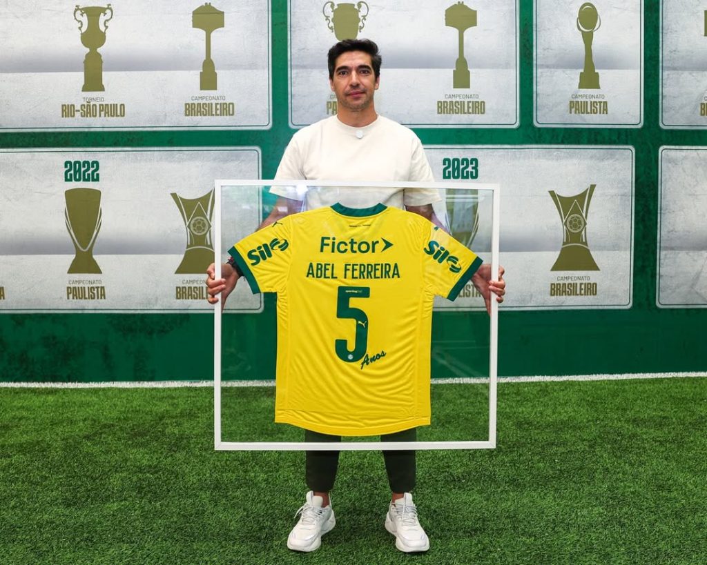 Abel Ferreira critica início do Paulistão e alerta para riscos físicos no começo da temporada Foto: Reprodução/Instagram/@palmeiras/@coachabelferreira