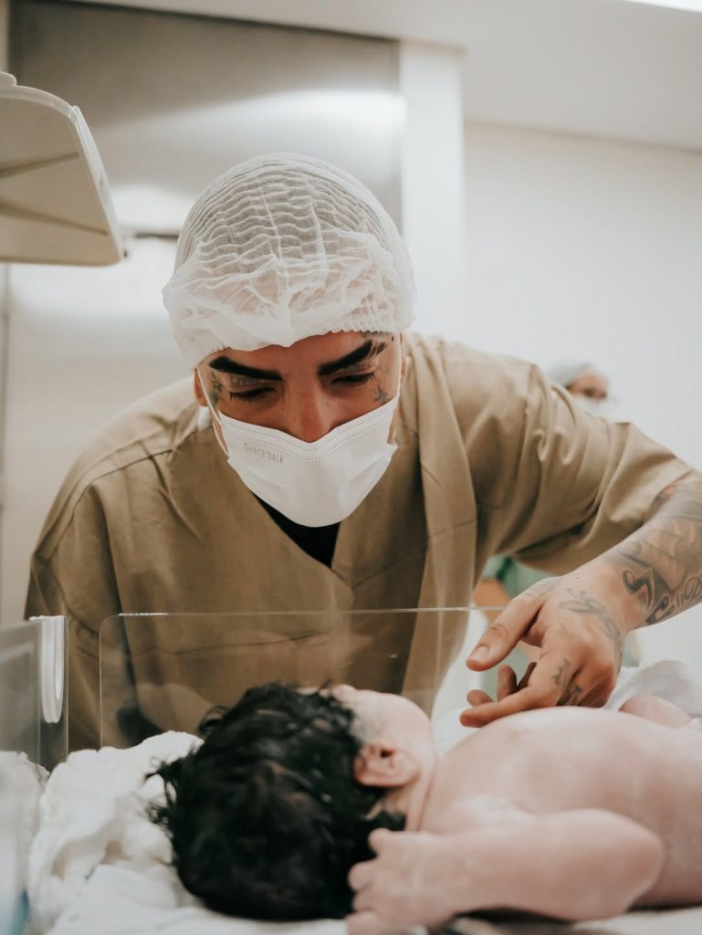 MC Guimê e Fernanda Stroschein anunciam o nascimento da primeira filha, Yarin SaveClip.App 597851085 18550501294017714 8061410242794138718 n