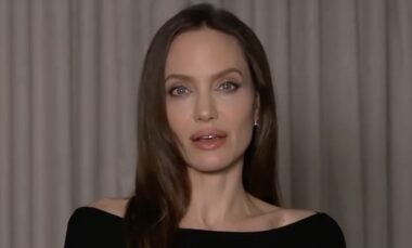 Angelina Jolie mostra cicatrizes de mastectomia em revista e faz um alerta angelina jolie 1