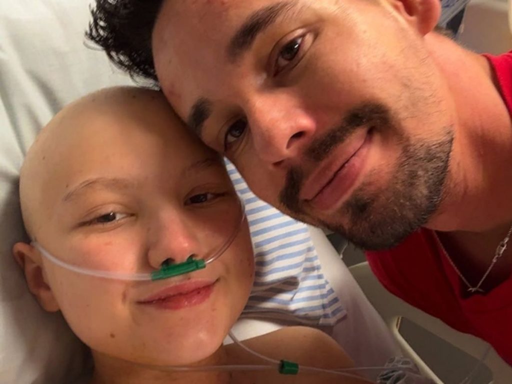 Marido de Isabel Veloso rebate críticas após comemorar aniversário do filho enquanto ela segue na UTI Reprodução/Instagram/@lucasborbass