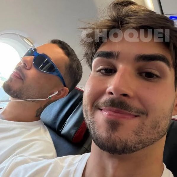 Carlinhos Maia viaja para Trancoso ao lado de Lucas Lobato e acende rumores de romance lucas e carlinhos