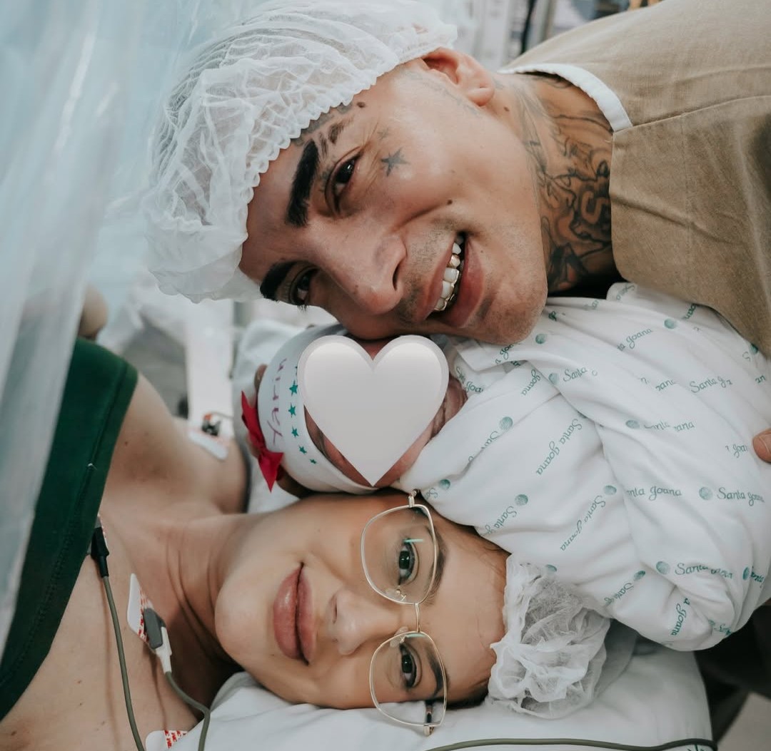 MC Guimê e Fernanda Stroschein anunciam o nascimento da primeira filha, Yarin Foto: Reprodução/Instagram/@mcguime/@julianygomesfotografia