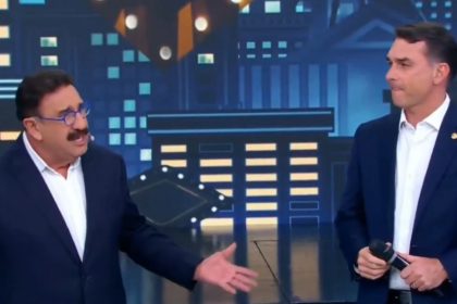SBT recebe Flávio Bolsonaro no Programa do Ratinho após críticas e crise com Zezé Di Camargo Reprodução / SBT