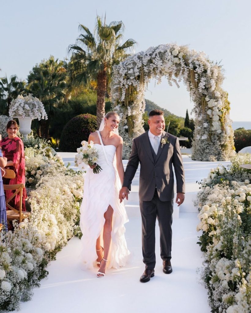 Ronaldo Fenômeno brinca sobre diferença de idade com Celina Locks ronaldo e celina locks