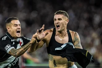 Vegetti decide nos acréscimos, e Vasco vira sobre o Fluminense na semi da Copa do Brasil vegetti 1 scaled aspect ratio 512 320