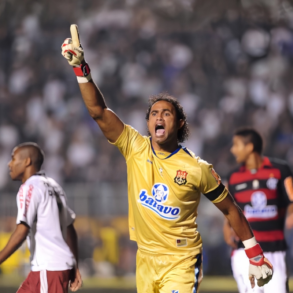 Goleiro Bruno retorna ao futebol profissional após mais de dois anos e meio Foto: Reprodução/Instagram @oficialbrunogoleiro